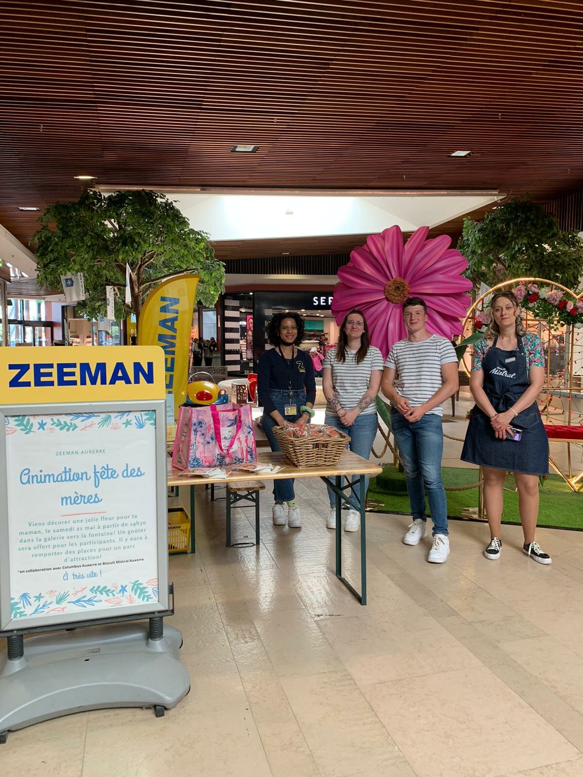 Animation gratuite Fête des mères organisée aujourd’hui par Zeeman, Biscuits mistral & Columbus café, bravo pour cette belle collaboration